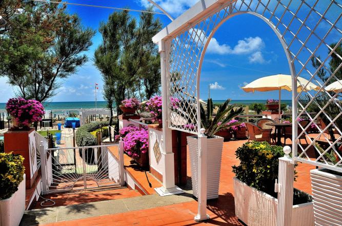 eco-del-mare-maccarese-matrimonio-in-spiaggia-allestimento-ristorante